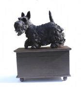 Urn steen hout Schotse terrier